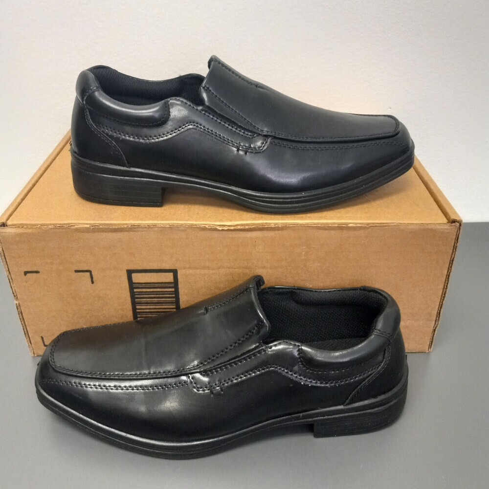 Deer Stags Boys shoes Size 5 1/2